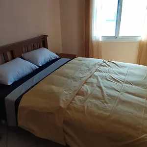 Bright Air Conditioned Near Center Apartament
